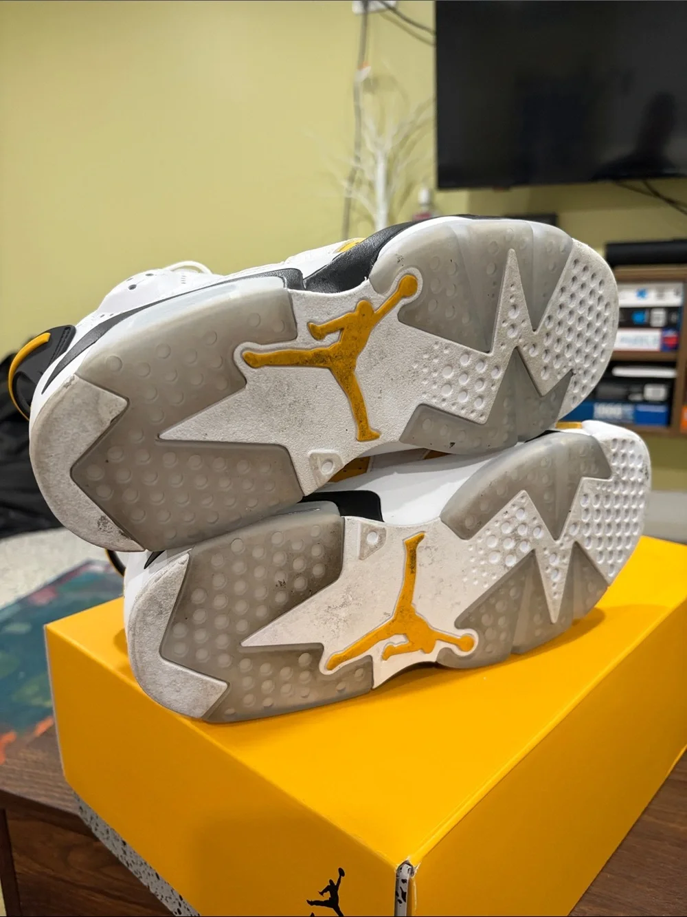 Air Jordan 6 Retro YELLOW OCHRE Sz 9.5 men’s